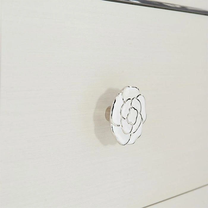 商品Bernhardt|Silhouette 3 Drawer Nightstand with Rose Hardware,价格¥10101,第5张图片详细描述