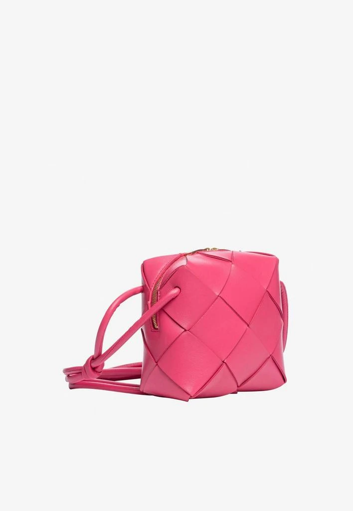 商品Bottega Veneta|Mini Cassette Crossbody Bag in Intreccio Leather,价格¥19362,第2张图片详细描述