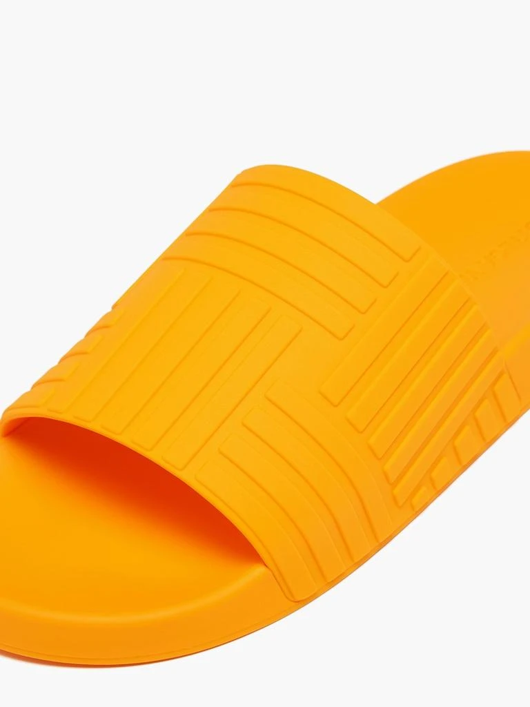 商品Bottega Veneta|Intrecciato-embossed rubber slides,价格¥3882,第2张图片详细描述