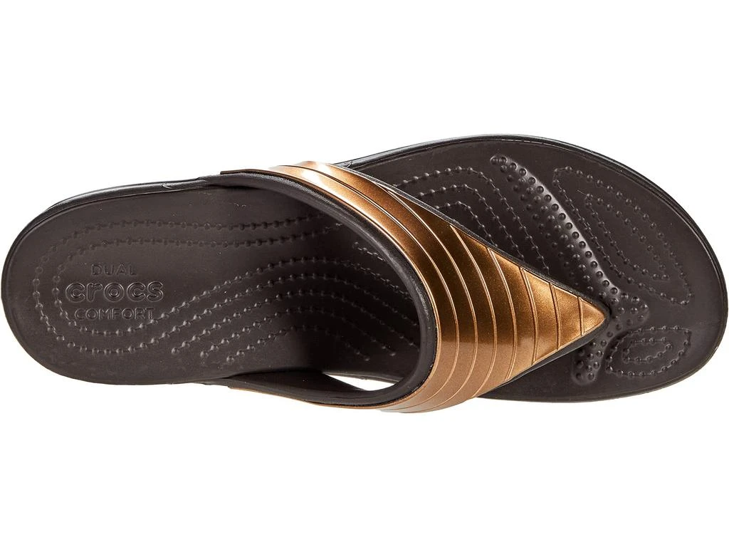商品Crocs|Monterey Metallic Strap Wedge Flip,价格¥335,第2张图片详细描述