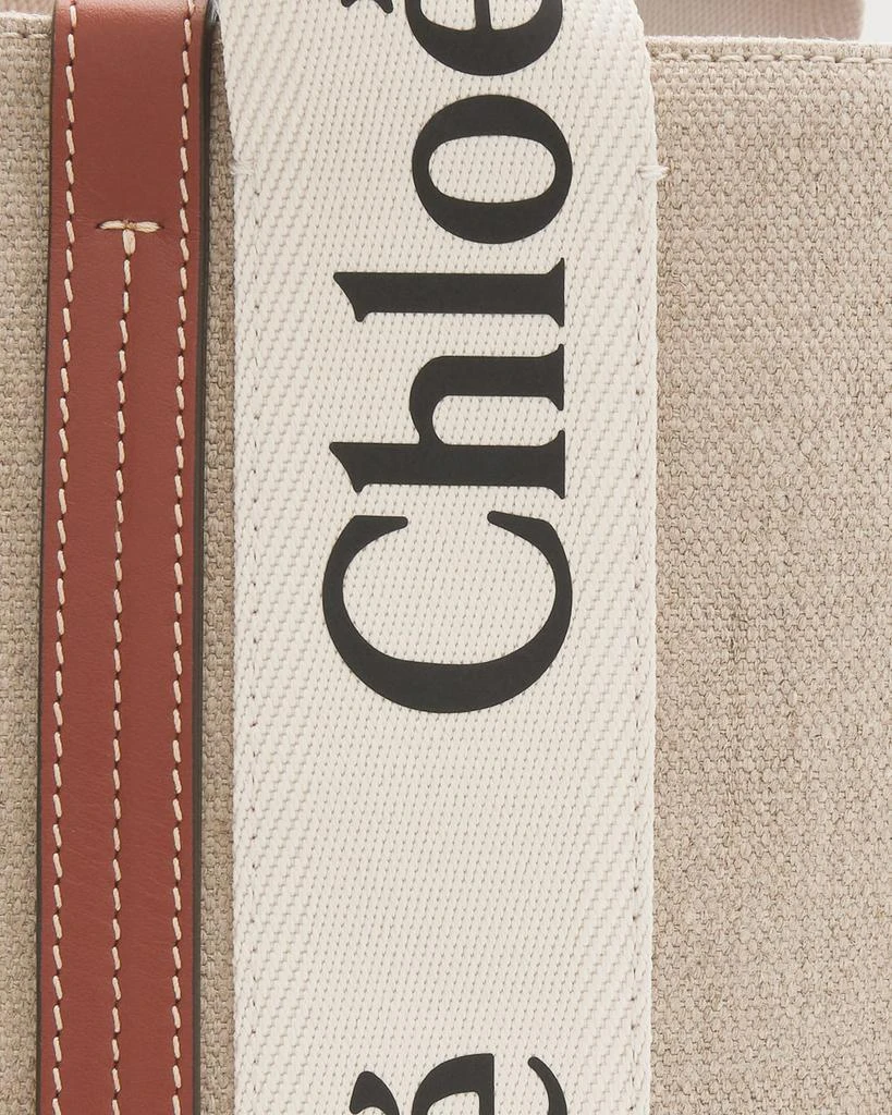 商品Chloé|Woody Small Tote Bag in Linen with Crossbody Strap,价格¥9760,第5张图片详细描述