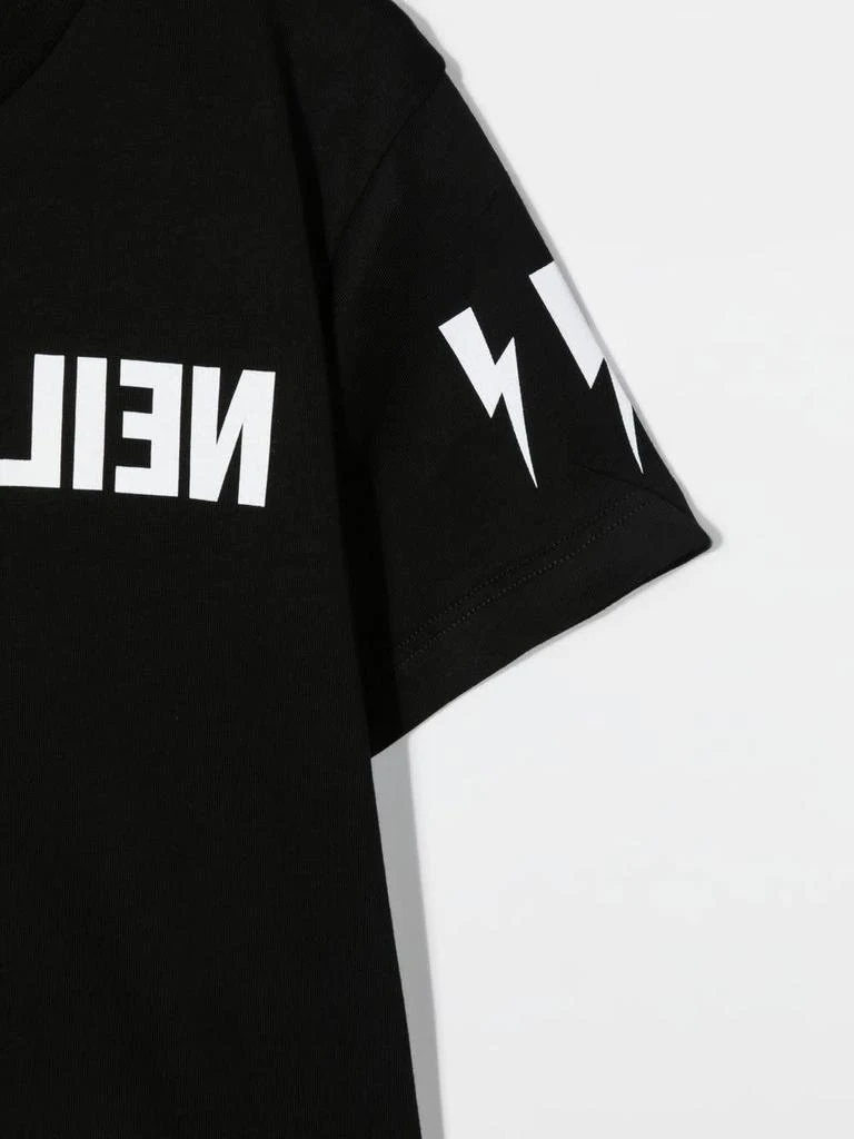 商品Neil Barrett|Neil Barrett Kids Black T-shirt With White Mirror Logo Print,价格¥654,第3张图片详细描述