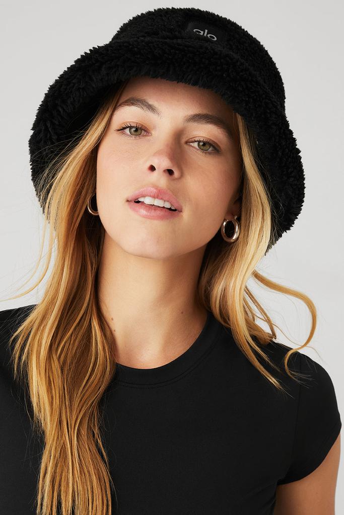 alo Foxy Sherpa Bucket Hat ホワイト Alo Yoga Faux Fur Bucket Hat Ivory M/L | eBay