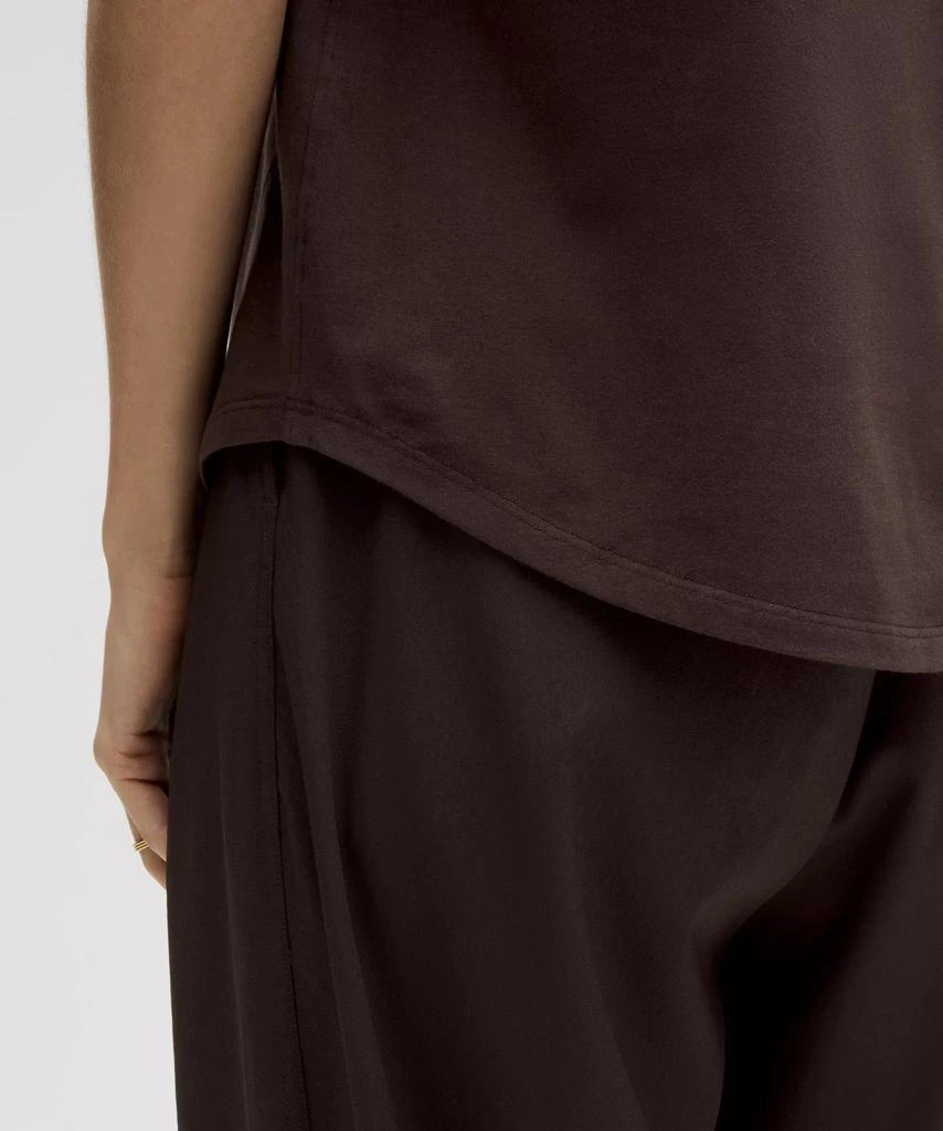 Love Curved-Hem Crewneck T-Shirt 商品