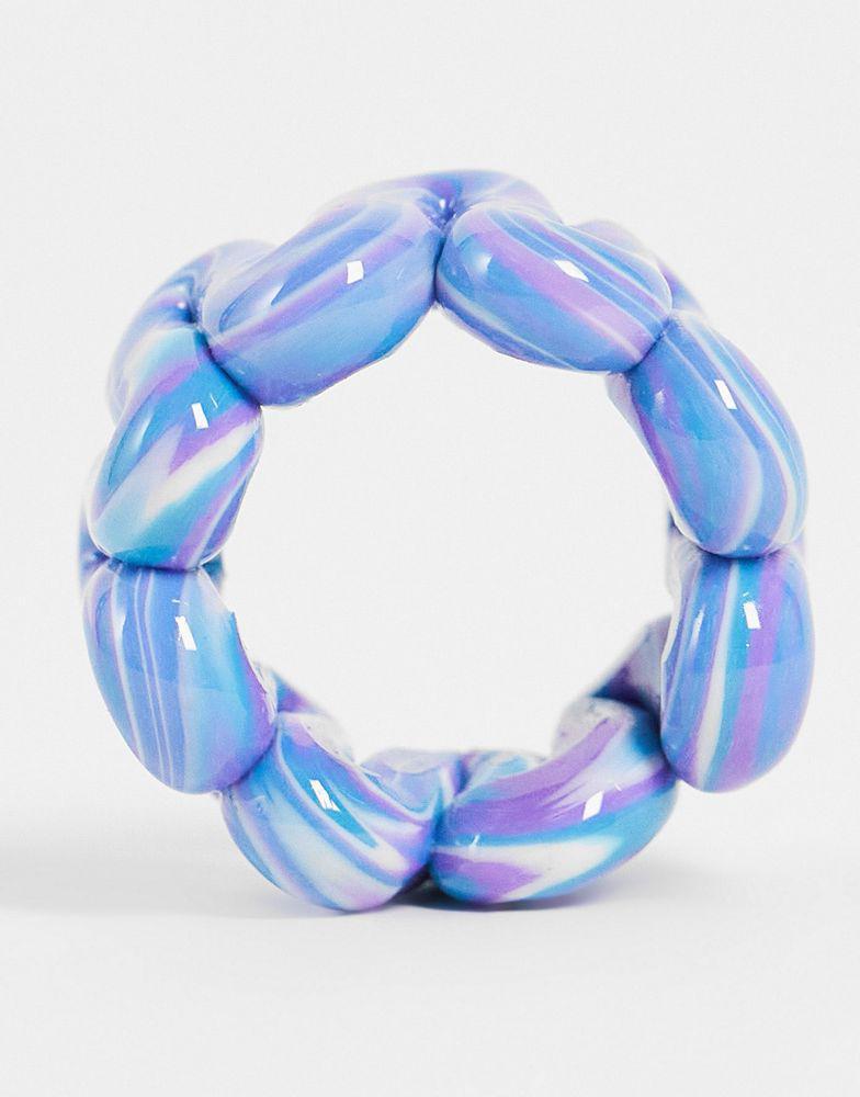 商品ASOS|ASOS DESIGN ring in plastic chubby swiggle design in lilac and blue marble,价格¥23,第6张图片详细描述