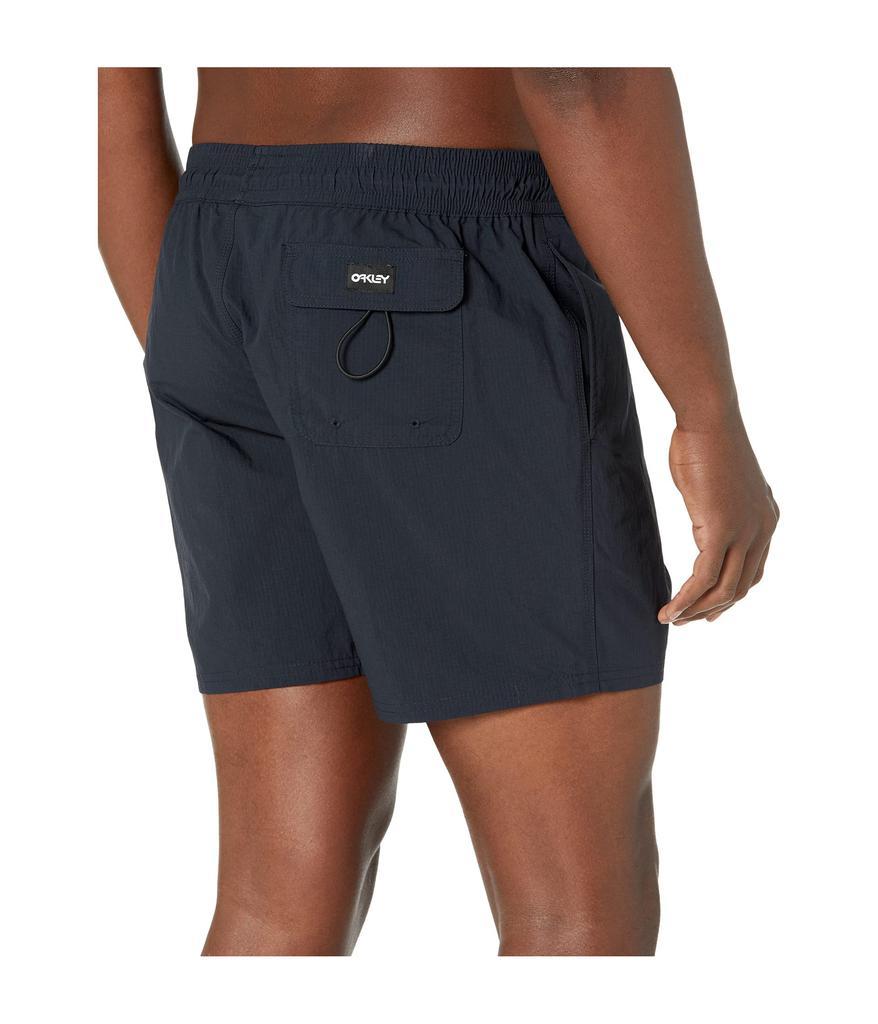 商品Oakley|All Day 16" Beach Shorts,价格¥311-¥347,第5张图片详细描述