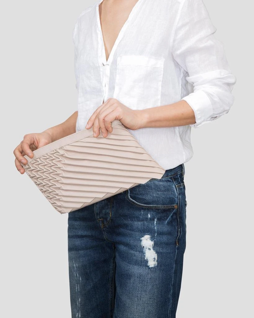 商品Sabrina Zeng|Serendipity Clutch White,价格¥1819,第3张图片详细描述