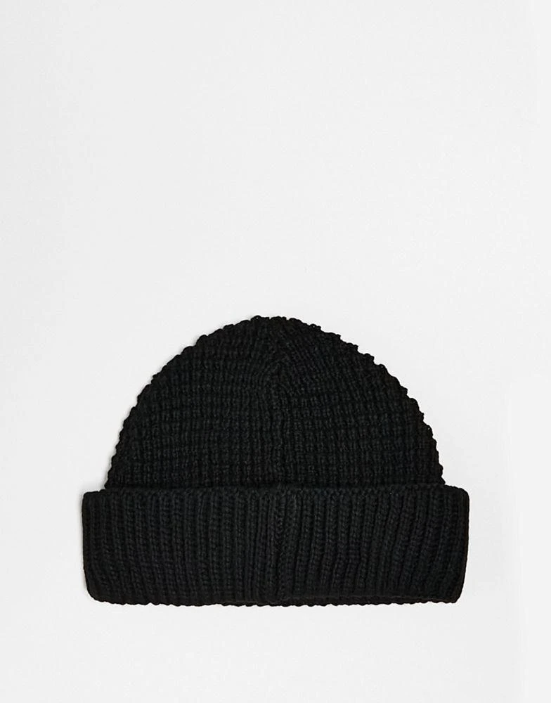 商品Reclaimed Vintage|Reclaimed Vintage unisex waffle beanie in black co-ord,价格¥67,第2张图片详细描述