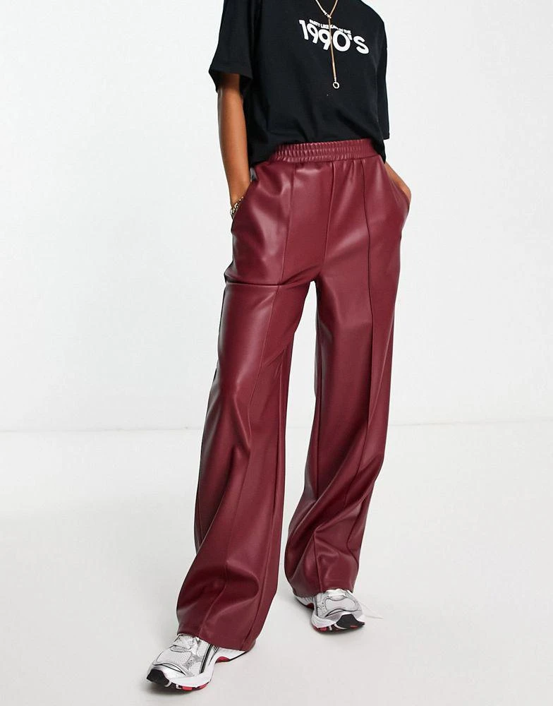 商品ASOS|ASOS DESIGN stretch faux leather straight jogger trouser in wine,价格¥208,第1张图片