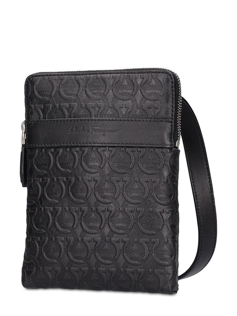 商品Salvatore Ferragamo|Logo Embossed Leather Crossbody Bag,价格¥5817,第4张图片详细描述