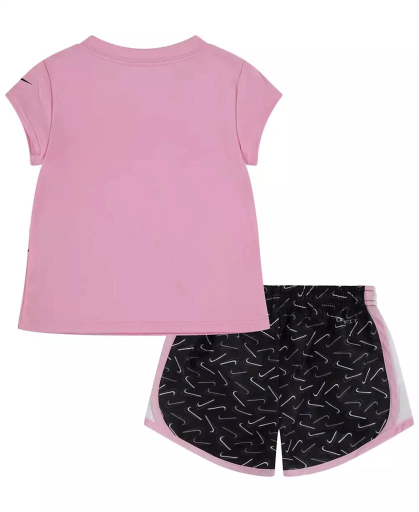 商品NIKE|Toddler Girls Dri-FIT Swoosh Logo Short Sleeve Tee and Printed Shorts Set,价格¥106,第2张图片详细描述