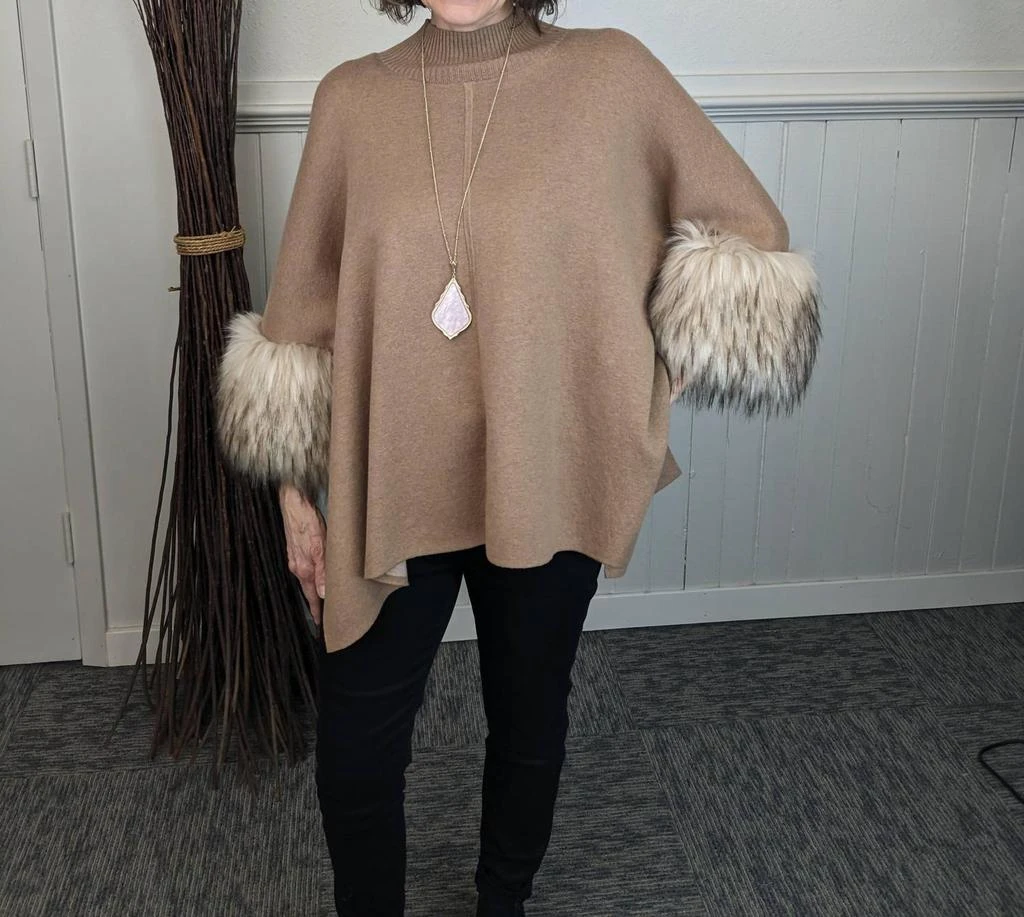 商品Ost|Poncho With Fur Cuffs in Caramel,价格¥1186,第1张图片