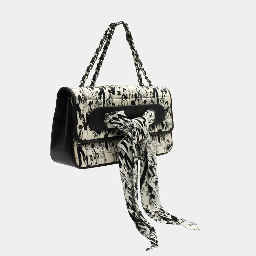 商品[二手商品] Chanel|Chanel White/Black Fabric Vintage Limited Edition Karl Lagerfeld Sketch Shoulder Bag,价格¥24615,第2张图片详细描述