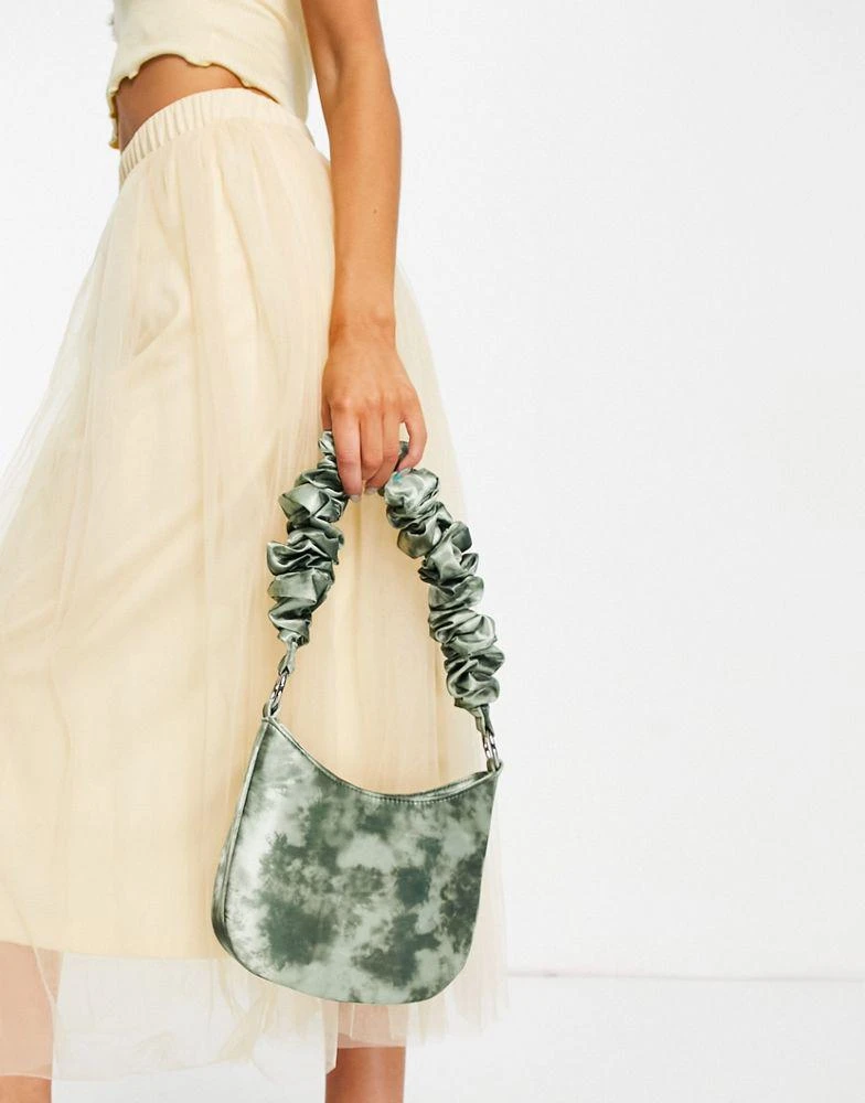 商品ASOS|ASOS DESIGN curved shoulder bag with super ruched strap in green tie dye,价格¥79,第4张图片详细描述
