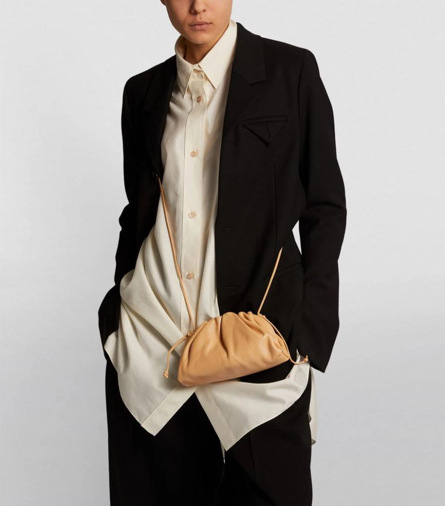 商品Bottega Veneta|Mini Leather Pouch Clutch Bag,价格¥13251,第2张图片详细描述