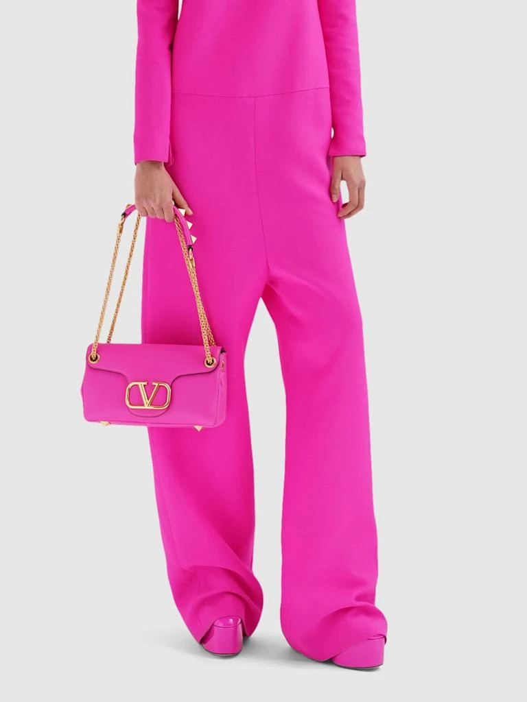 商品Valentino|铆钉&logo皮革单肩包,价格¥25185,第2张图片详细描述