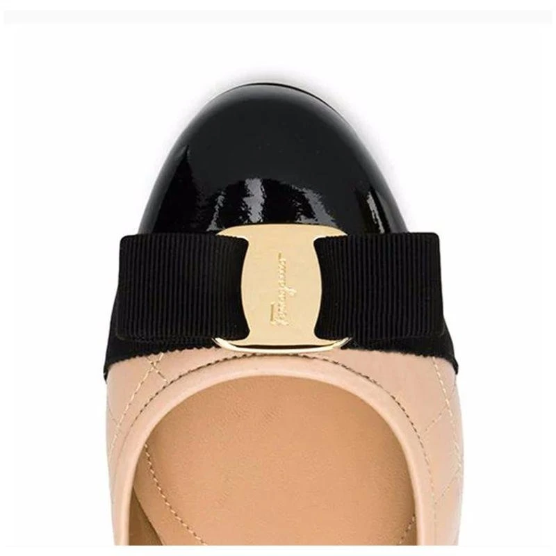 商品Salvatore Ferragamo|香港直邮SALVATORE FERRAGAMO 女士裸色黑色拼色羊皮菱格平底船鞋,价格¥5387,第14张图片详细描述