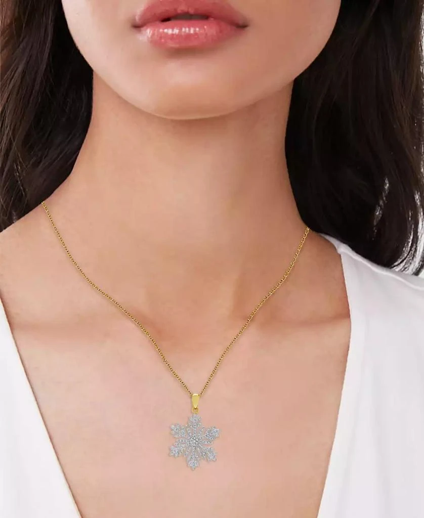 商品Macy's|Diamond Accent Snowflake Pendant Necklace,价格¥167,第2张图片详细描述