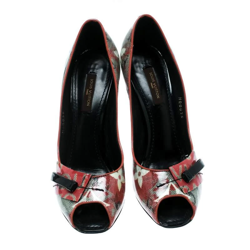 商品[二手商品] Louis Vuitton|Louis Vuitton Grey Monogram Coated Denim Richard Prince Flash Pulp Peep Toe Pumps Size 36.5,价格¥2305,第3张图片详细描述