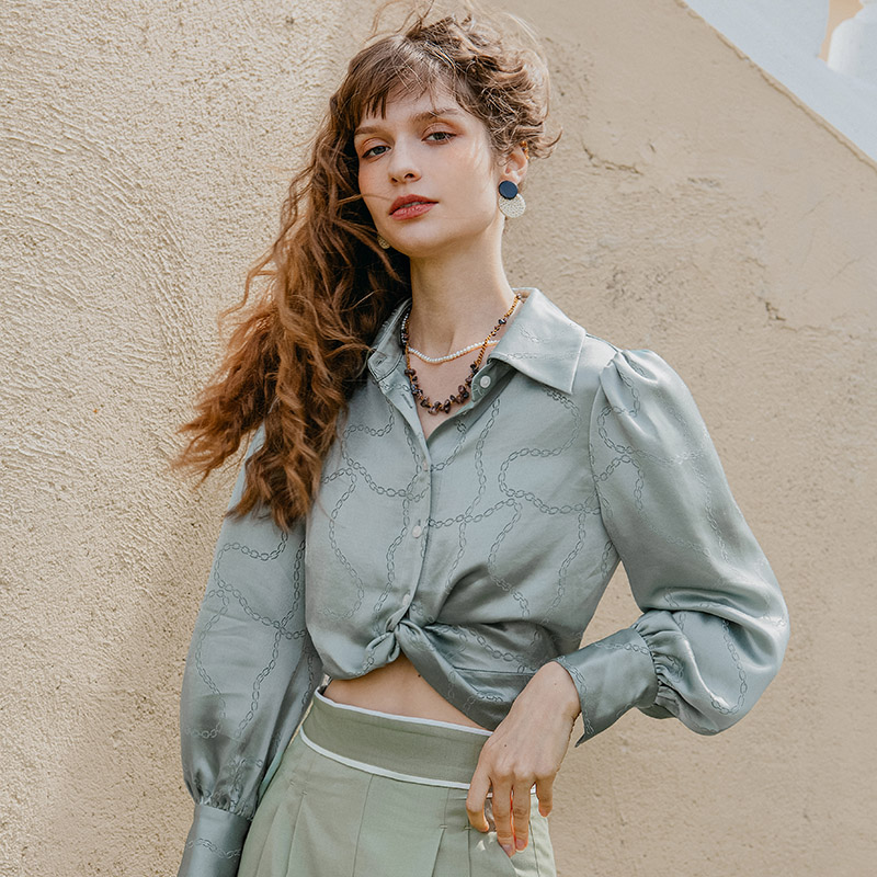 Briella青瓷色缎面链条印花衬衫 | Briella Blouse - Sage商品第1张图片规格展示
