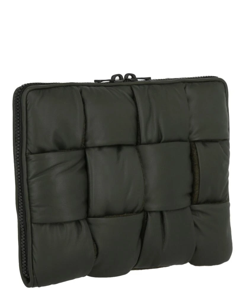 商品Bottega Veneta|Maxi Intrecciato Puffer Laptop Pouch,价格¥4199,第2张图片详细描述