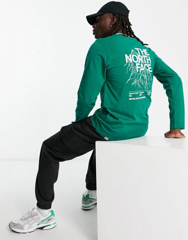 商品The North Face|The North Face Mountain Outline back print long sleeve t-shirt in green Exclusive at ASOS,价格¥246,第3张图片详细描述