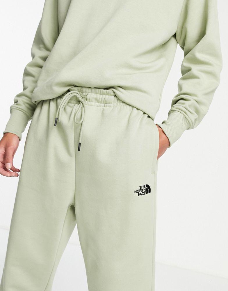 The North Face Oversized Essential joggers in green Exclusive at ASOS商品第3张图片规格展示
