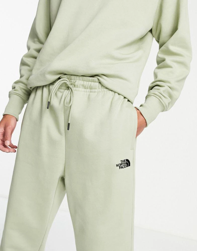 商品The North Face|The North Face Oversized Essential joggers in green Exclusive at ASOS,价格¥345,第3张图片详细描述