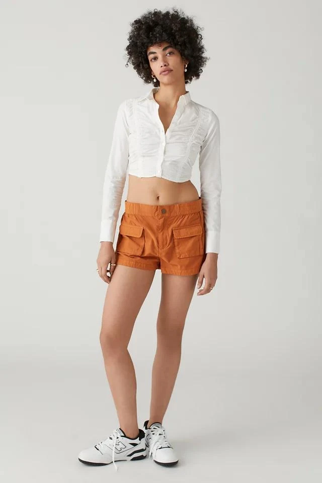 商品Urban Outfitters|UO Jolie Ruched Button Down Top,价格¥78,第3张图片详细描述