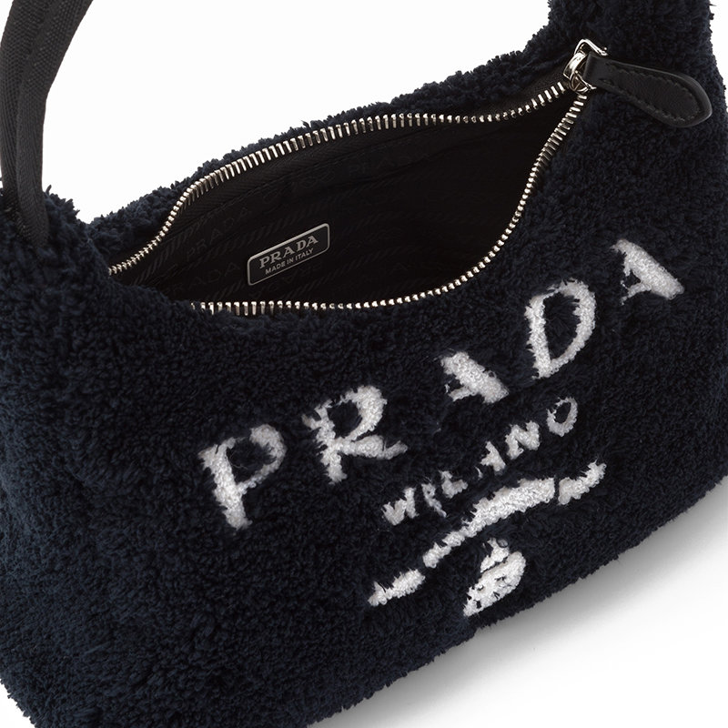 【预售3-7天】PRADA/普拉达 22新款Re-Edition 2000系列 女士迷你黑色/白色织物徽标印花饰徽标吊饰单肩斜挎毛圈包hoob流浪包1NE515_2DXO_F0967商品第5张图片规格展示