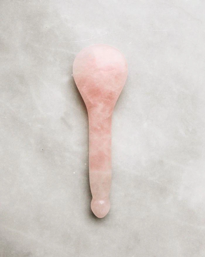 商品Mount Lai|Rose Quartz Acupressure Gua Sha Spoon,价格¥269,第5张图片详细描述