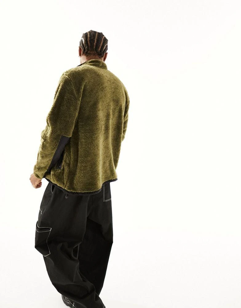商品Timberland|Timberland high pile fleece borg jacket in olive green,价格¥540,第3张图片详细描述