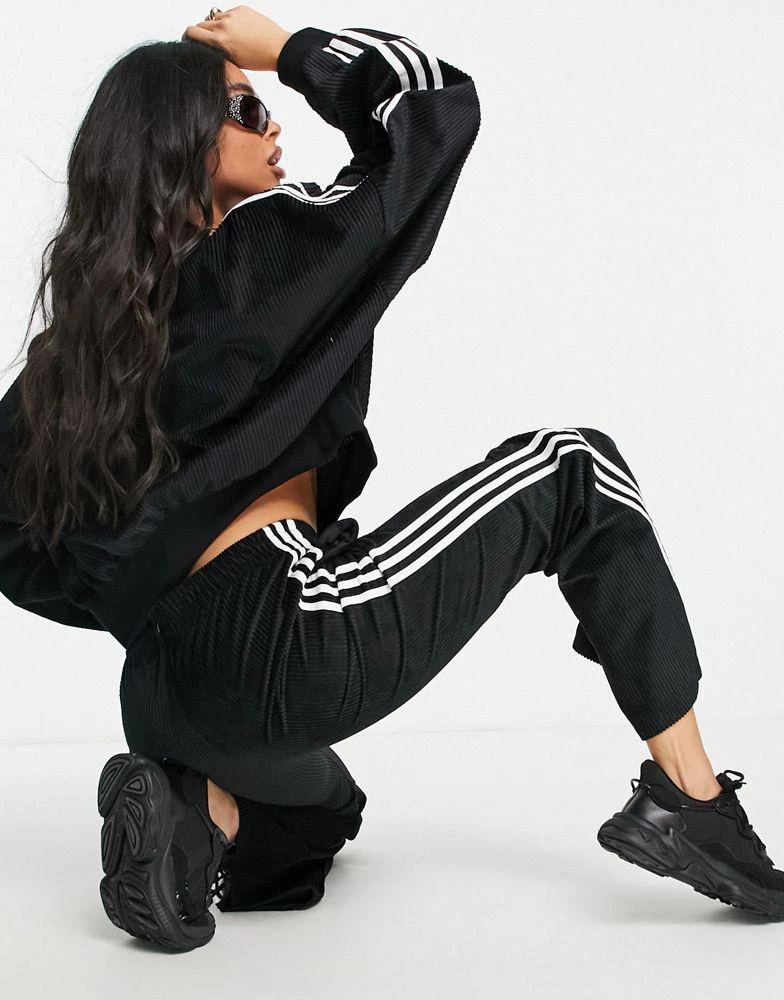商品Adidas|adidas Originals three stripe corduroy flared trouser in black,价格¥519,第3张图片详细描述