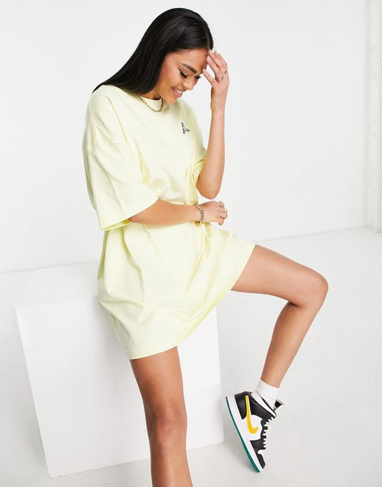 商品Jordan|Jordan essential t-shirt dress in citron yellow,价格¥295,第3张图片详细描述