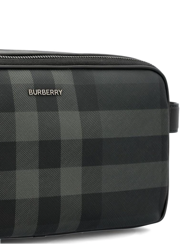 商品Burberry|Burberry Checked Zipped Wash Bag,价格¥4357,第4张图片详细描述