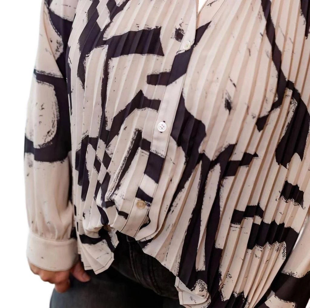 商品Bella Dahl|Pleated Bodice Shirt In Ivory Mosaic Print,价格¥679,第3张图片详细描述