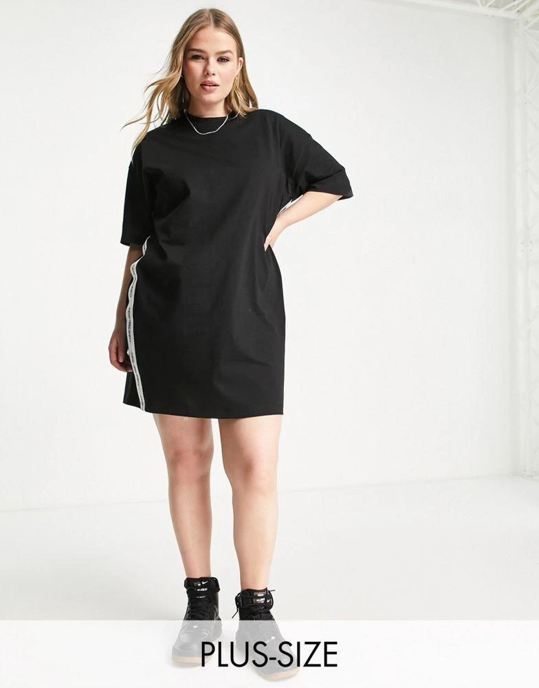 商品Calvin Klein|Calvin Klein Plus repeat logo t-shirt dress in black,价格¥578,第1张图片