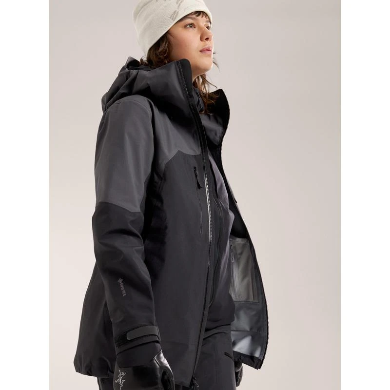商品Arc'teryx|Arcteryx始祖鸟Rush系列女士石墨灰/黑色GORE‑TEX防风夹克,价格¥5442 描述