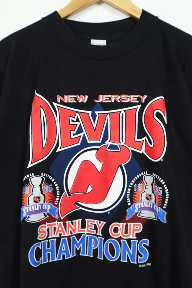 商品Urban Outfitters|Vintage 1995 New Jersey Devils Stanley Cup Champions Tee,价格¥672,第2张图片详细描述