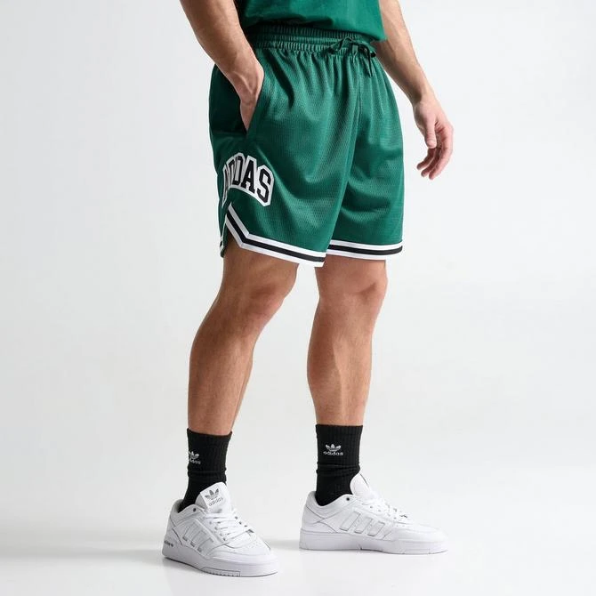 商品Adidas|Men's adidas Originals Varsity Graphic Lifestyle Shorts,价格¥149,第3张图片详细描述