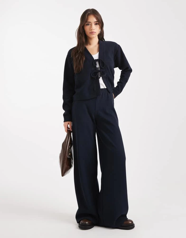 商品Miss Selfridge|Miss Selfridge soft rib tie front rib cardigan in navy,价格¥308,第4张图片详细描述