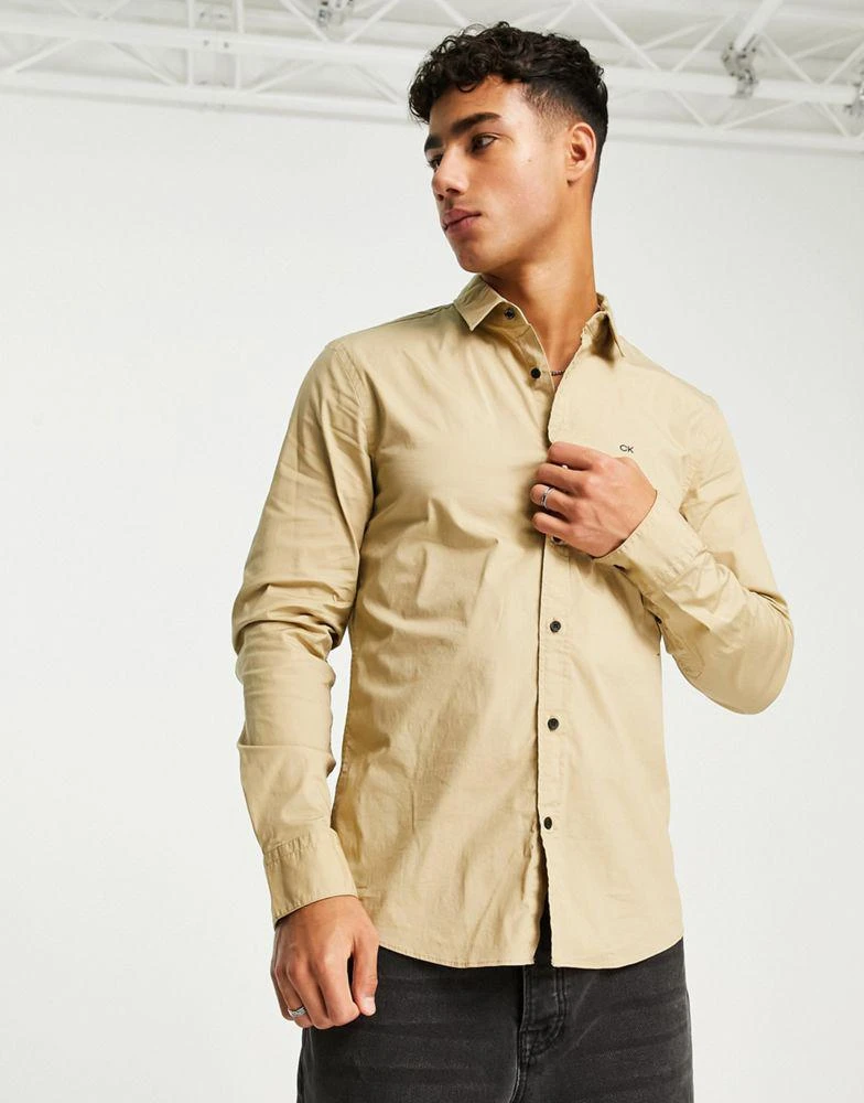 商品Calvin Klein|Calvin Klein logo stretch poplin slim fit shirt in stone,价格¥511,第1张图片