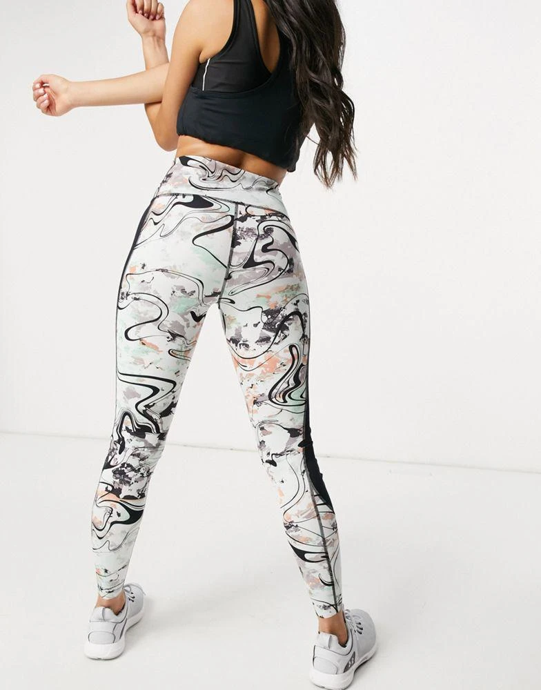 商品Under Armour|Under Armour Breathelux Alkali Leggings in black,价格¥382,第2张图片详细描述