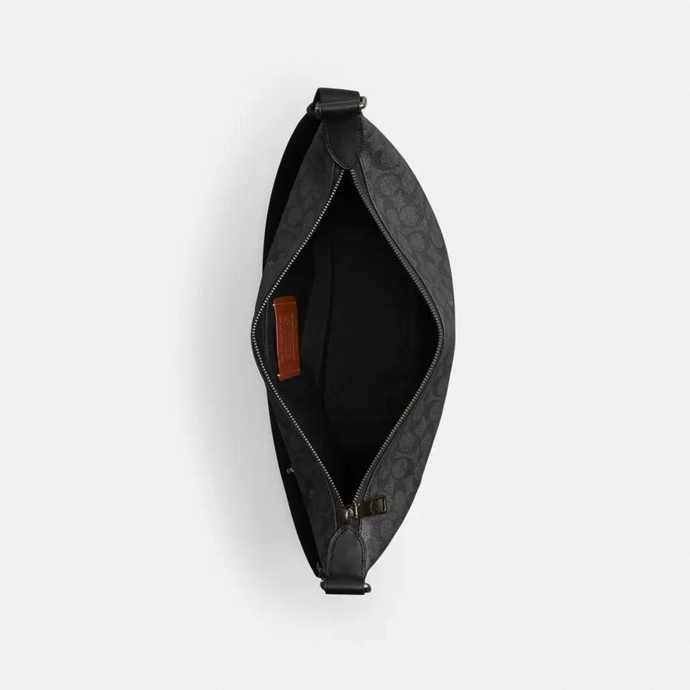 商品Coach|女士 Finn 标志性帆布斜挎包,价格¥974,第4张图片详细描述