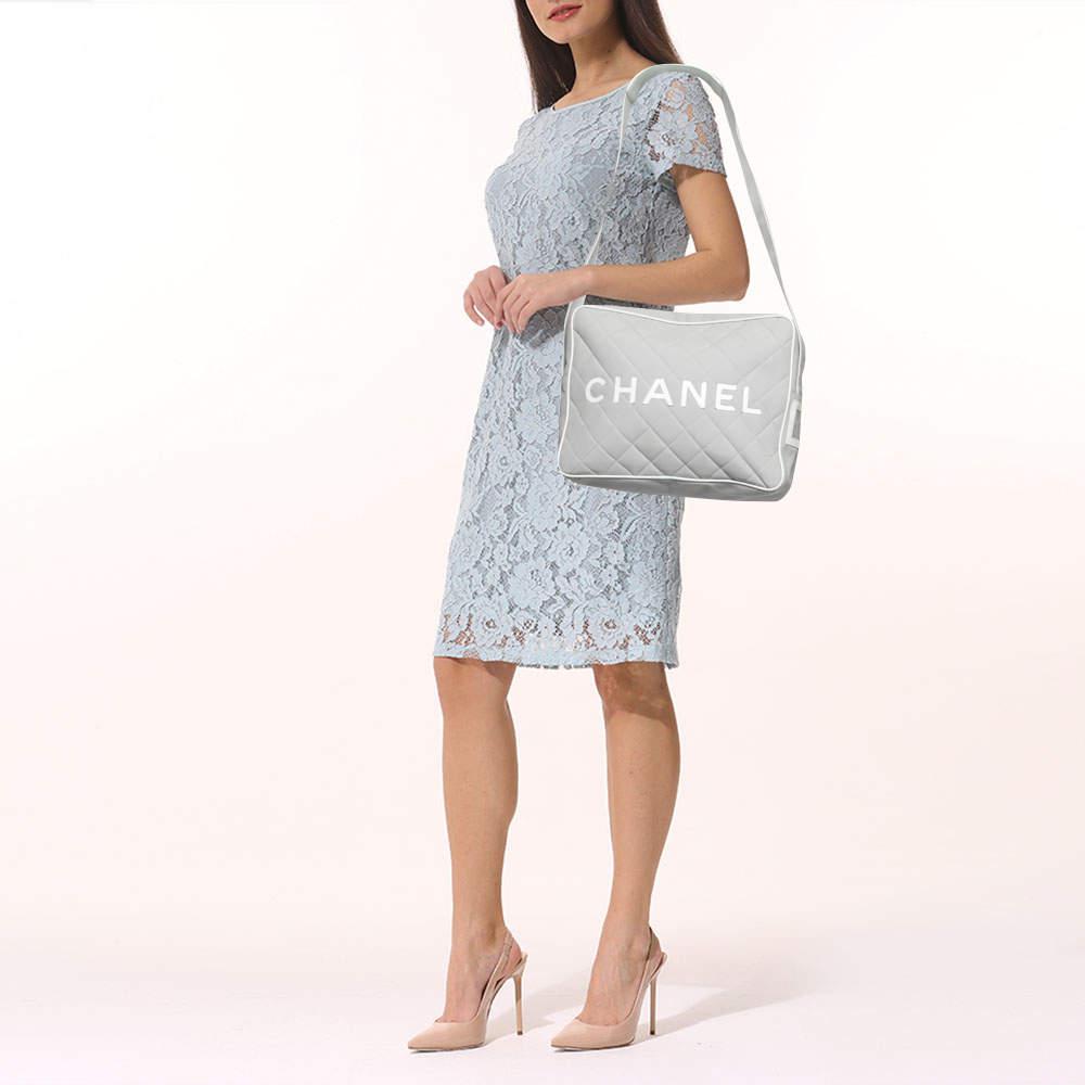 Chanel Light Grey/White Quilted Canvas and Leather Messenger Bag商品第2张图片规格展示