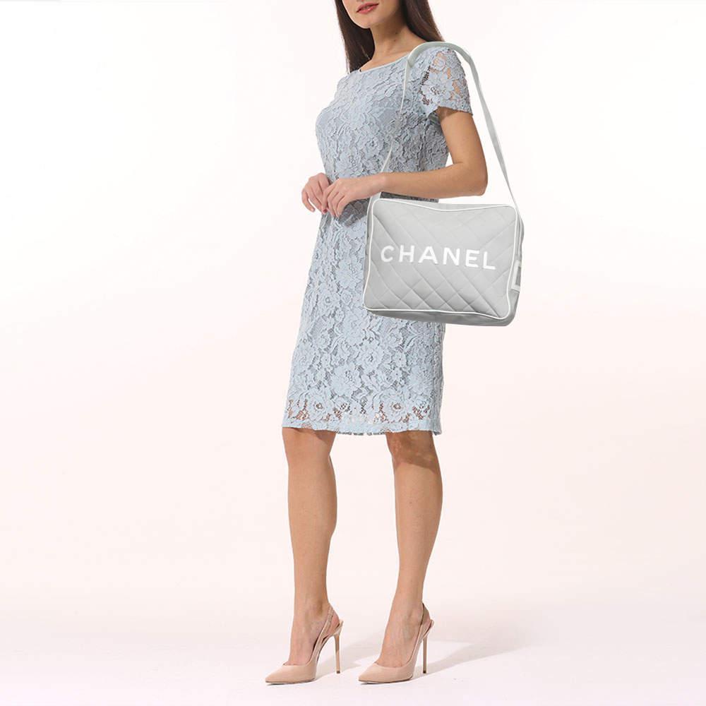 商品[二手商品] Chanel|Chanel Light Grey/White Quilted Canvas and Leather Messenger Bag,价格¥8632,第4张图片详细描述