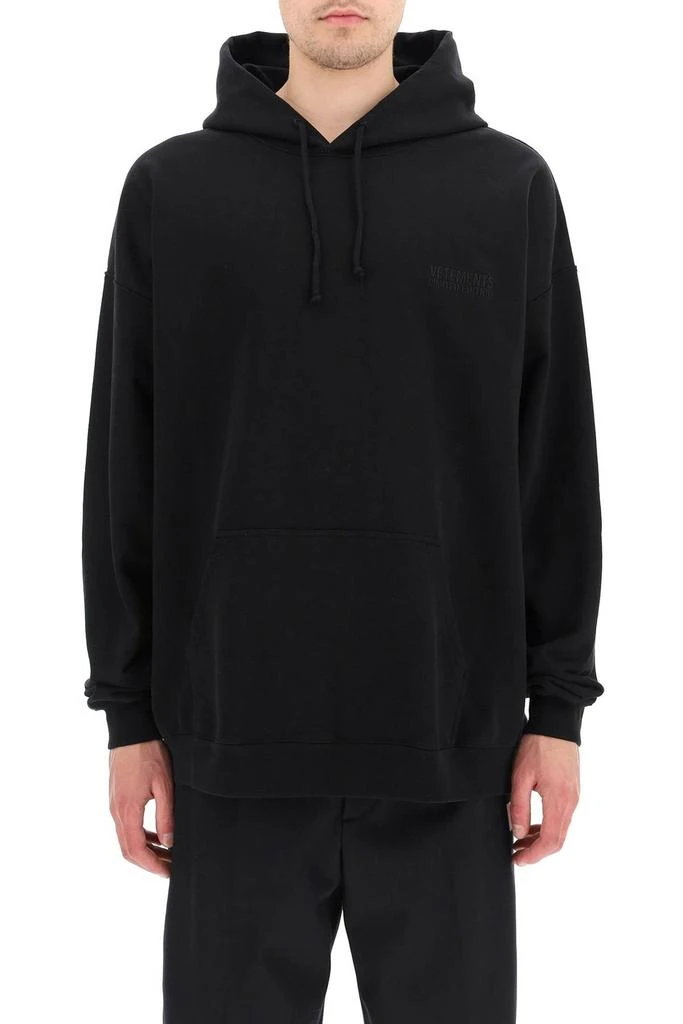商品Vetements|Vetements Logo Embroidered Hoodie,价格¥3496,第2张图片详细描述