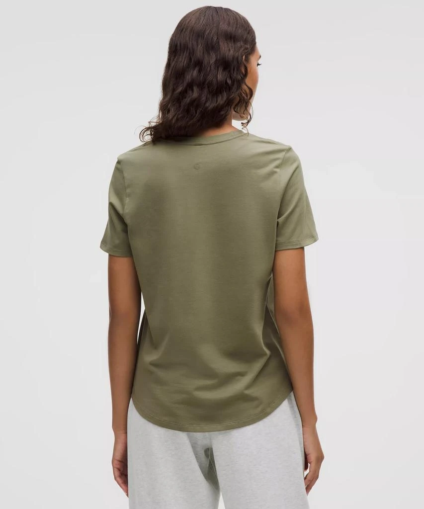 Love Curved-Hem Crewneck T-Shirt 商品