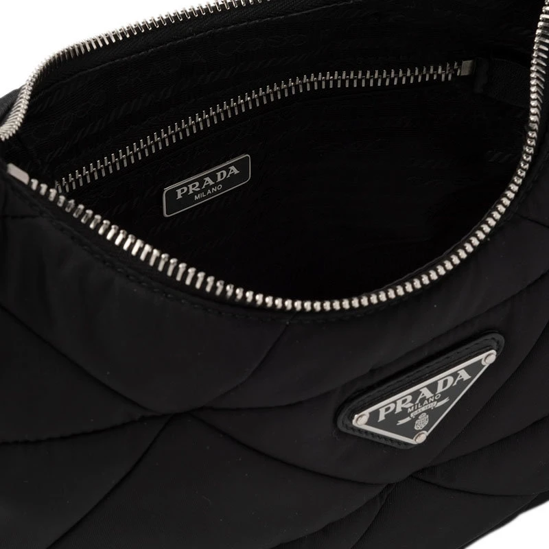 商品Prada|【预售3-7天】PRADA/普拉达 22春夏新款 女士黑色尼龙银扣徽标配可拆卸小袋拉链开合斜跨单肩包1BC151_RDJN_F0002_V_O1O,价格¥13201,第6张图片详细描述