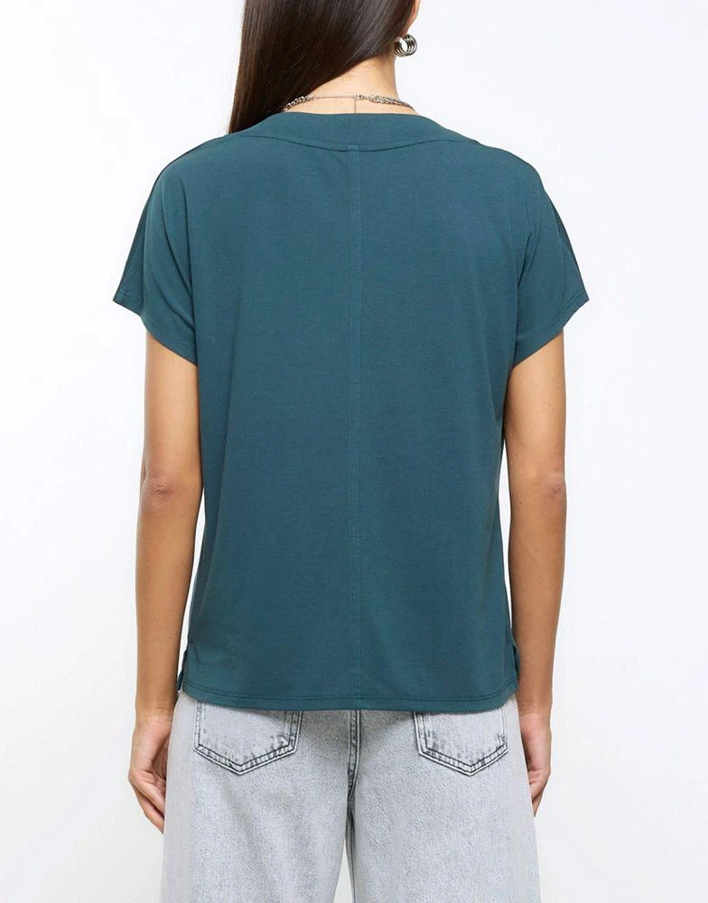 商品River Island|River Island V-neck t-shirt in green - dark,价格¥156,第2张图片详细描述